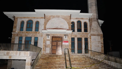 Camide yangın çıktı, namazı bozmadılar!