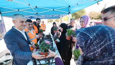 Bünyamin Çiftçi, kabir ziyareti yapan vatandaşlarının yanında oldu