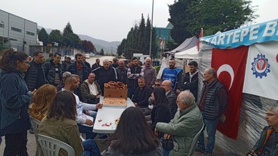 Emek Partisi Kocaeli İl Örgütünden Tezcan işçilerine baklavalı ziyaret