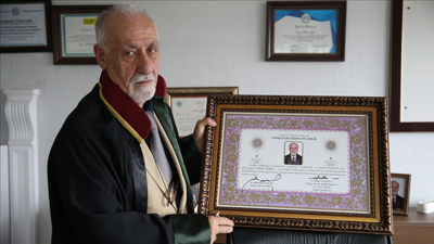 İçinde ukde kalan hukuk tahsilini 74 yaşında tamamlayıp avukatlığa başladı