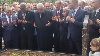 Alparslan Türkeş, mezarı başında anıldı