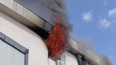 İstanbul'da 3 katlı binada yangın!