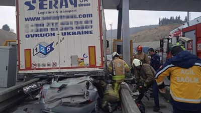 İstanbul'da dehşet dolu kaza: TIR'ın altına girdi!