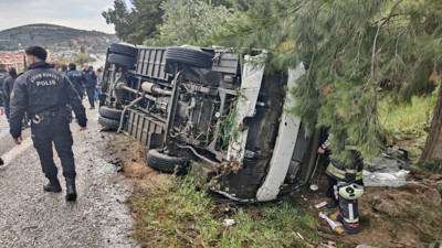 Servis aracı devrildi: 12 yaralı