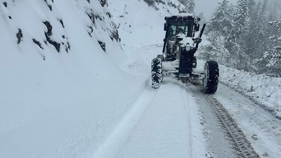 Kastamonu’da nisan ayında yağan kardan onlarca köy yolu ulaşıma kapandı