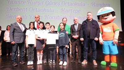 Gençler çevre için sahnede