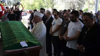Ersun Yanal’ın babası son yolculuğuna uğurlandı