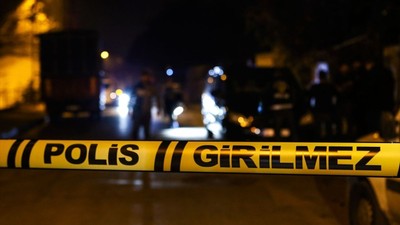 Eski vekilin oğlu annesini vurdu!