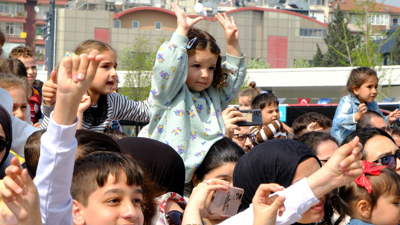 Kocaeli Büyükşehir Belediyesi 23 Nisan etkinliklerine hız kesmeden devam ediyor!