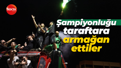 Yeşil siyahlı futbolcular şampiyonluğu taraftara armağan etti