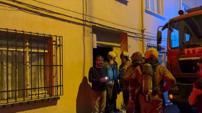 İki katlı evde yangın paniği!