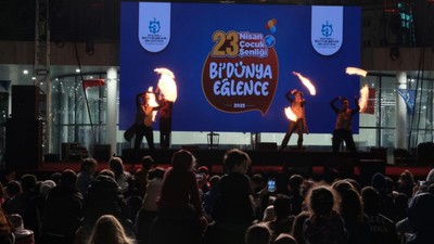 Ateş gösterisi izleyenleri büyüledi
