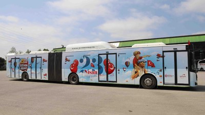 Otobüs ve tramvaylar 23 Nisan’a özel giydirildi