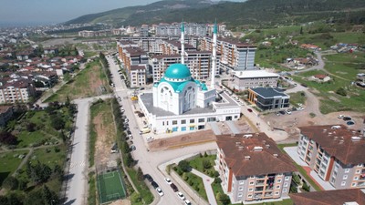 Derince Ahmet Yesevi Camii’nde çevre düzenlemesi