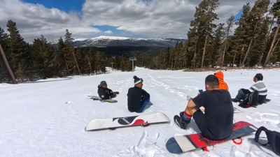 Baharın ortasında snowboard keyfi: Kars beyaza büründü!