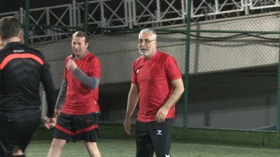 Vedat Işıkhan sendika temsilcileri ve basın mensuplarıyla maç yaptı