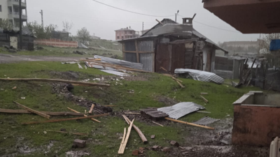 Fırtınaya dayanamadı... Aniden uçtu!