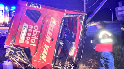 Yolcu otobüsü devrildi! Çok sayıda yaralı var