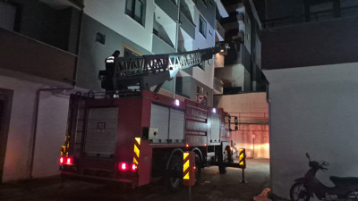 Evde uyuyakalan çocuk mahalleyi ayağa kaldırdı