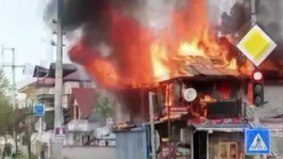 Düzce'de korkutan yangın: 2 katlı bina alev alev yandı!