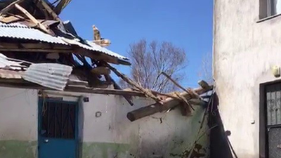 Erzurum'u hortum vurdu: Çatılar uçtu!