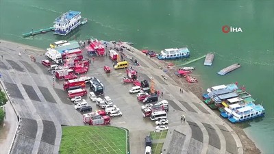 Turistleri taşıyan 4 tekne alabora oldu!