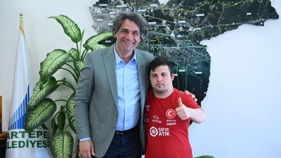 Kartepeli milli judocu Doğukan Coşar, Mustafa Kocaman'ı ziyaret etti