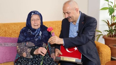 Zinnur Büyükgöz'den şehit annesi Fatma Şahin'e ziyaret
