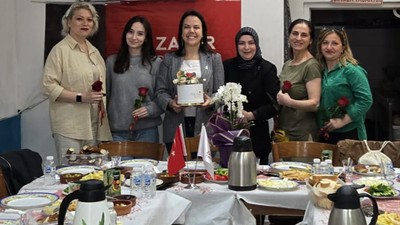 Zafer Partisi Kocaeli Kadın Kolları Anneler Günü'nde bir araya geldi