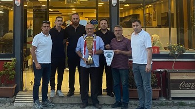 Rekortmen Yenişehirspor şampiyonluk yemeğinde bir araya geldi