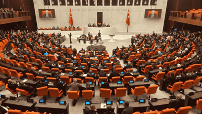 CHP milletvekilleri kürsüyü işgal etti