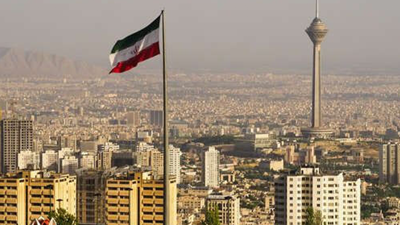 Eski bakanın evi yerle bir oldu!