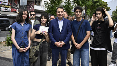 Babacan'dan öğrencilere: “Sizin karneniz Hükümetin karnesinden daha iyi”