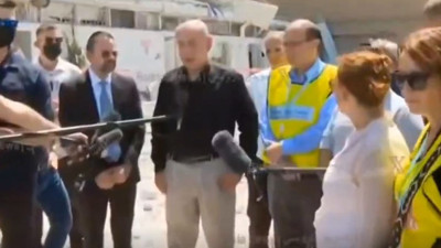 Netanyahu canlı yayında konuşurken panik yaşandı