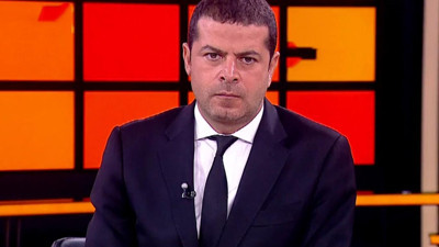 Cüneyt Özdemir ünlü siyasetçiye topa tuttu!