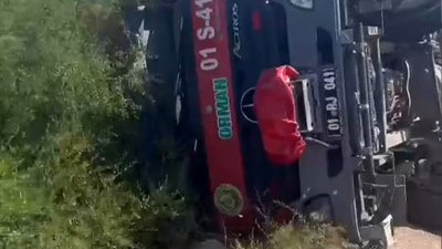 Adana'da acı olay: Yangına desteğe giden araç devrildi!