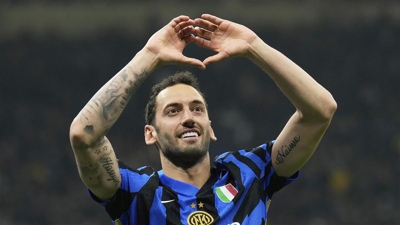 Milli futbolcu Hakan Çalhanoğlu'ndan üzücü haber!