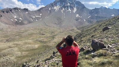 Erciyes'e tırmanan dağcı mahsur kaldı!