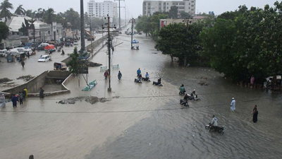 Pakistan'ı sel vurdu: Acı bilanço artıyor!