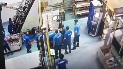 Feci iş kazası: Arızalı makine, işçinin sırtına saplandı