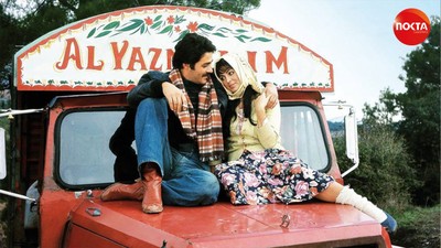 Kervansaray arkasında açık havada sinema keyfi
