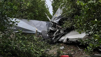 Eğitim uçağı düştü: 2 yaralı