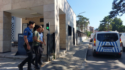 Evini kenevir bahçesine çeviren şahıs yakayı ele verdi!