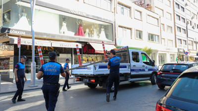 Kaldırım işgali ile mücadele! Malzemelere el konuldu...