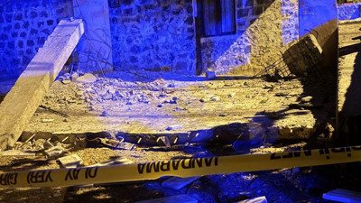 Evin balkonu çöktü: 2'si çocuk 5 yaralı