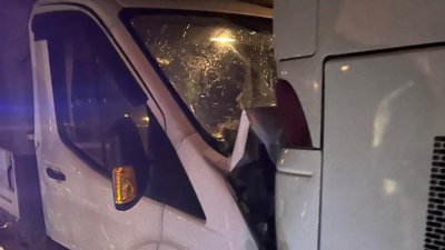 Afyonkarahisar'da acı kaza: Kamyonet ve yolcu otobüsü çarpıştı!