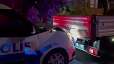 Polise yakalanan çocuk polis arabasına çarptı!