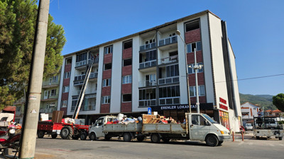 Ağır hasarlı binalardan taşınma sürüyor