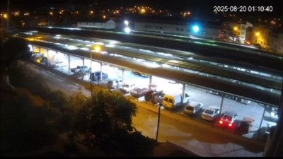 Deprem anı güvenlik kamerasına yansıdı