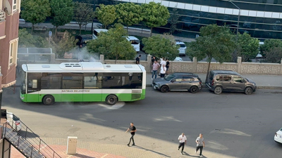 Seyir halindeki otobüste yangın paniği!